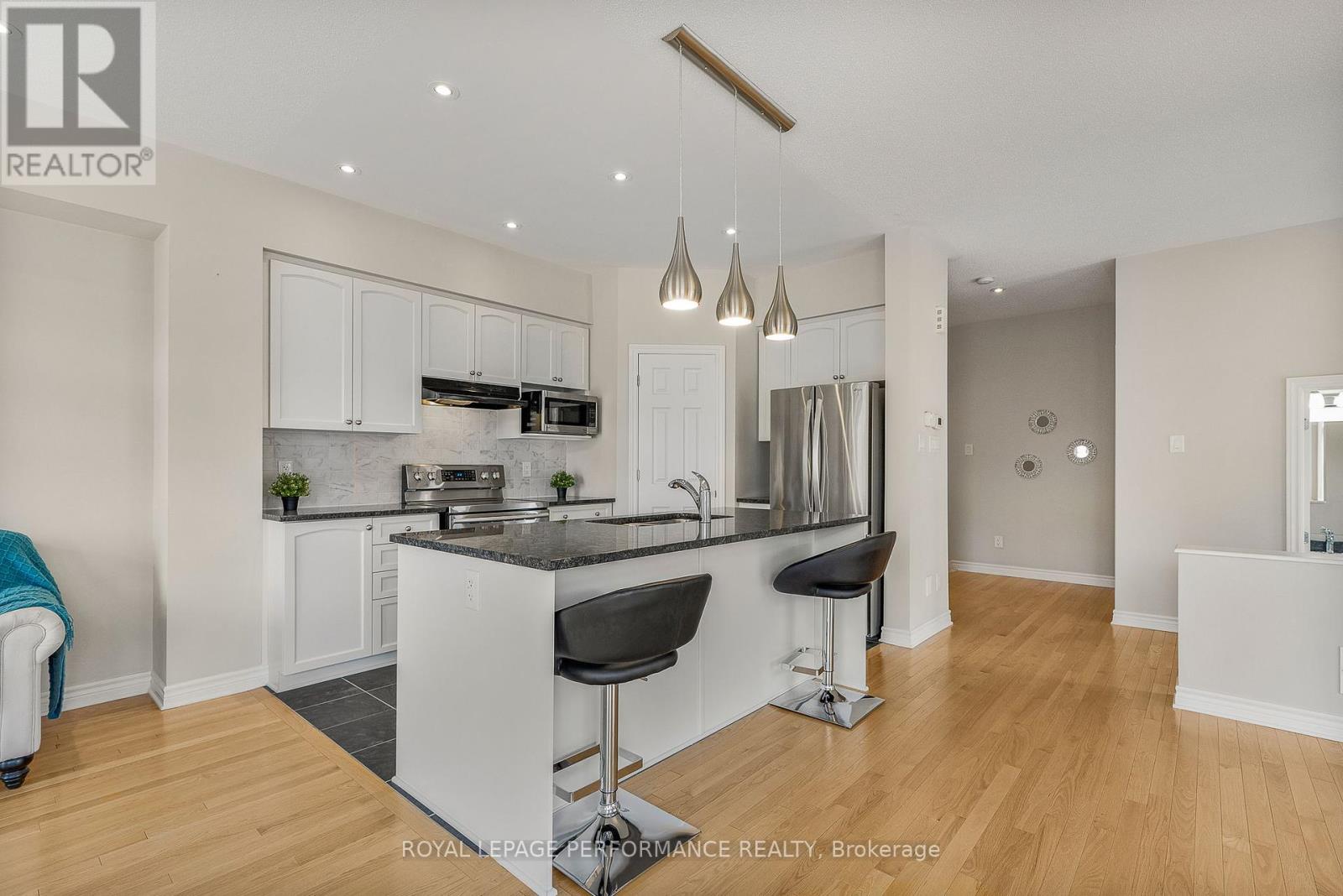 Photo 14 of 328 Ballinville Circle, Ottawa ON