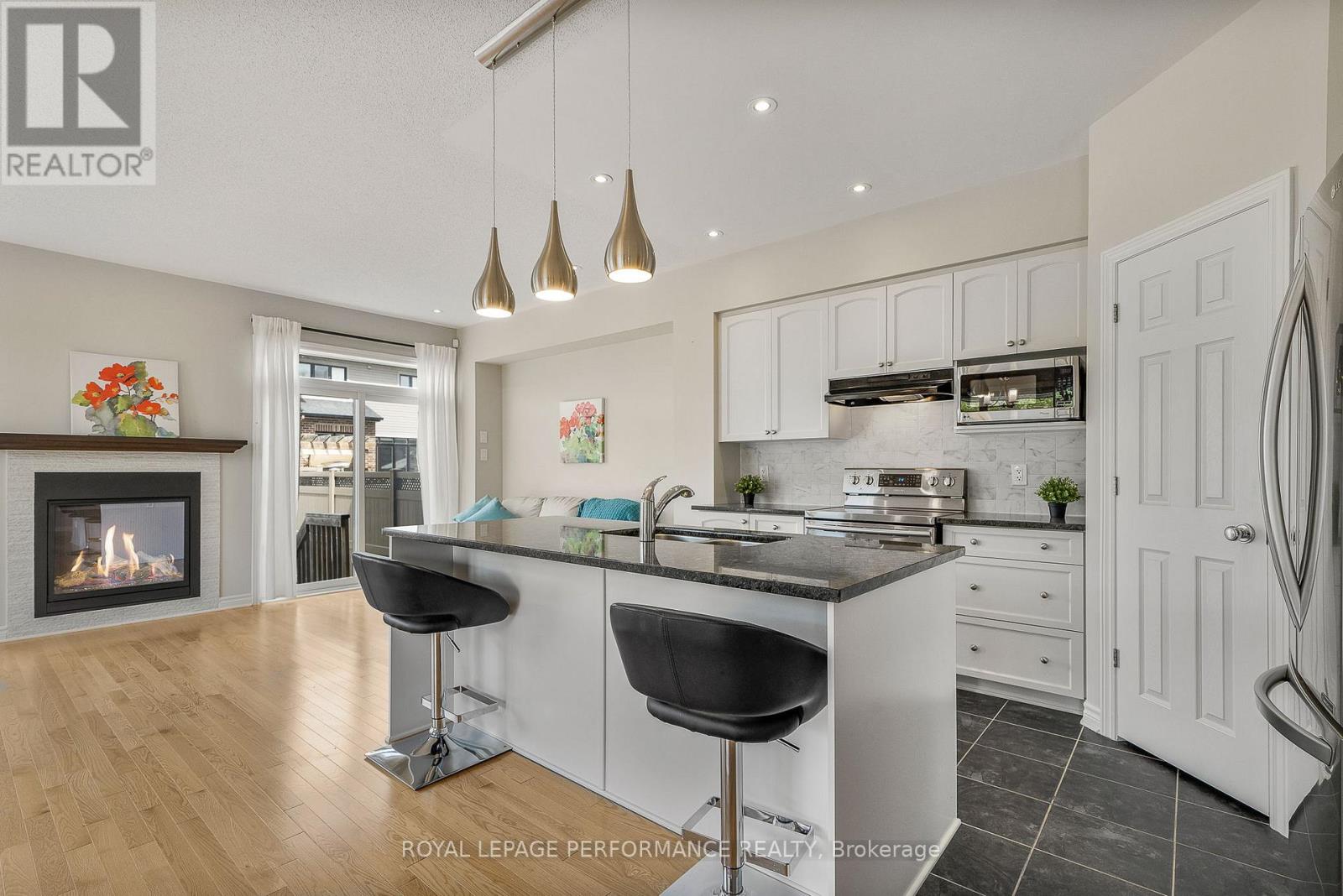 Photo 15 of 328 Ballinville Circle, Ottawa ON