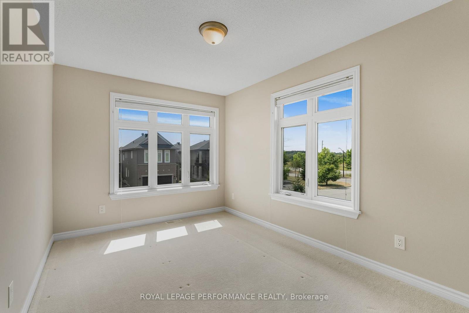 Photo 16 of 328 Ballinville Circle, Ottawa ON