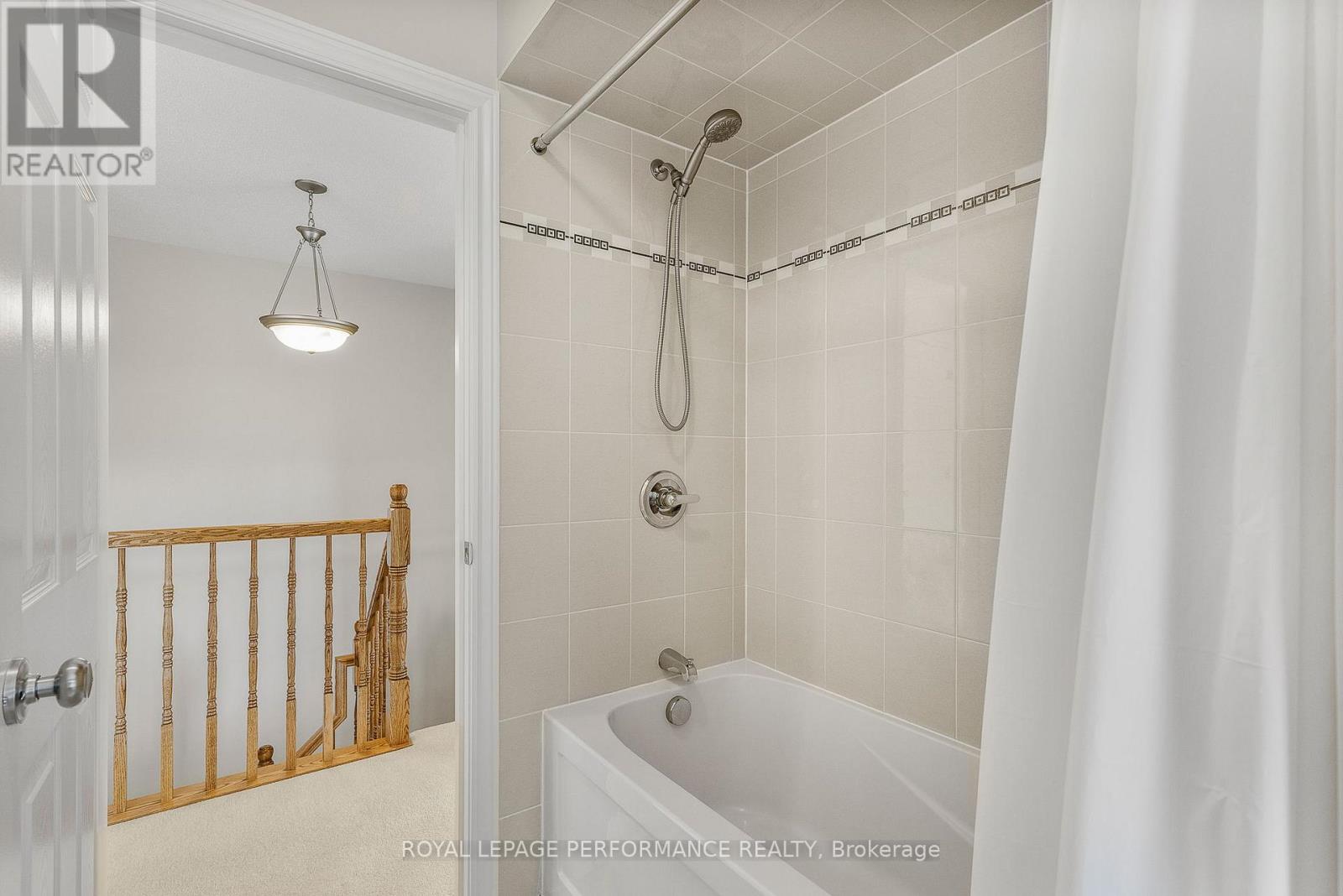 Photo 19 of 328 Ballinville Circle, Ottawa ON