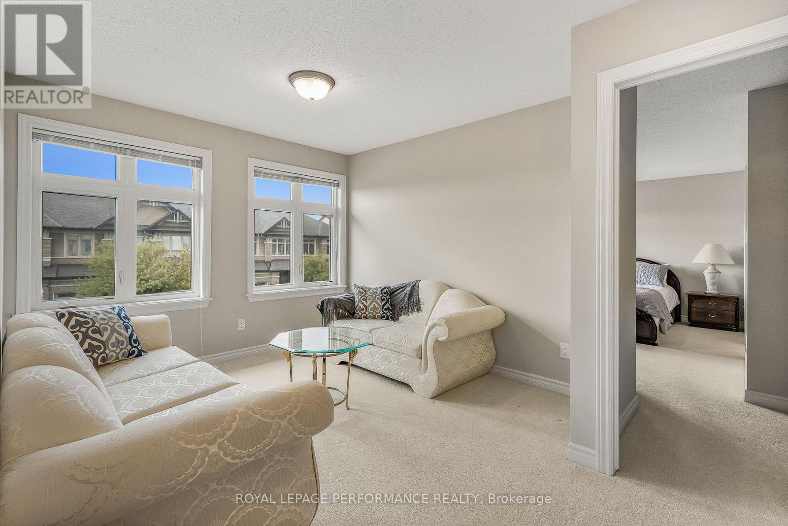 Photo 20 of 328 Ballinville Circle, Ottawa ON