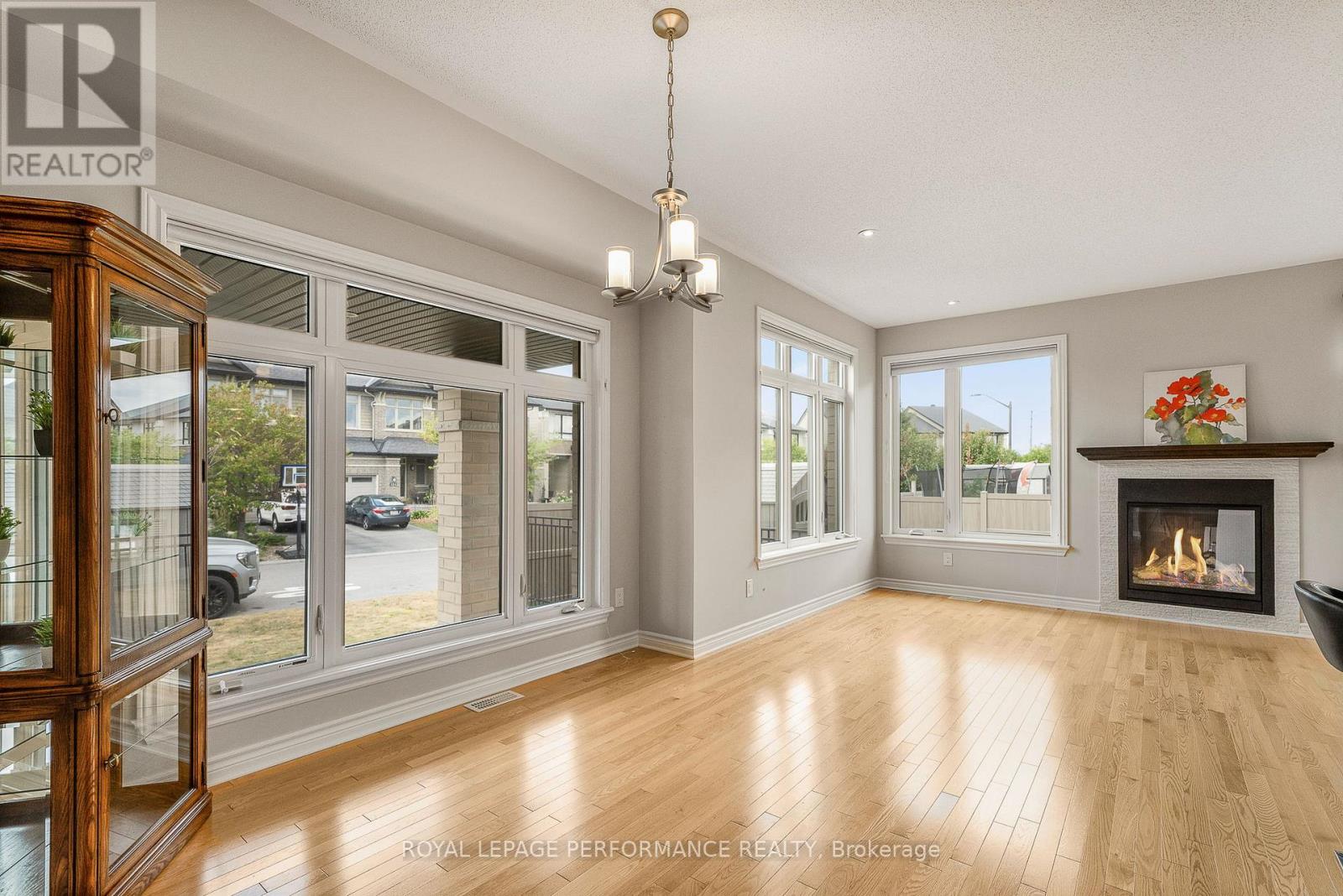 Photo 7 of 328 Ballinville Circle, Ottawa ON