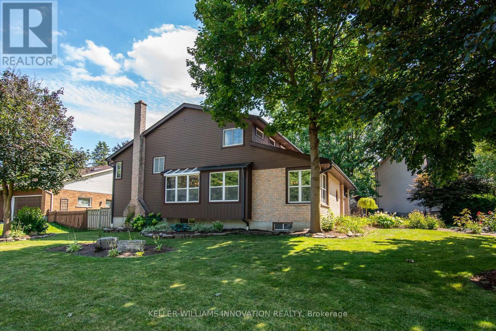 Photo 2 of 8 Pickwick Place, Guelph ON
