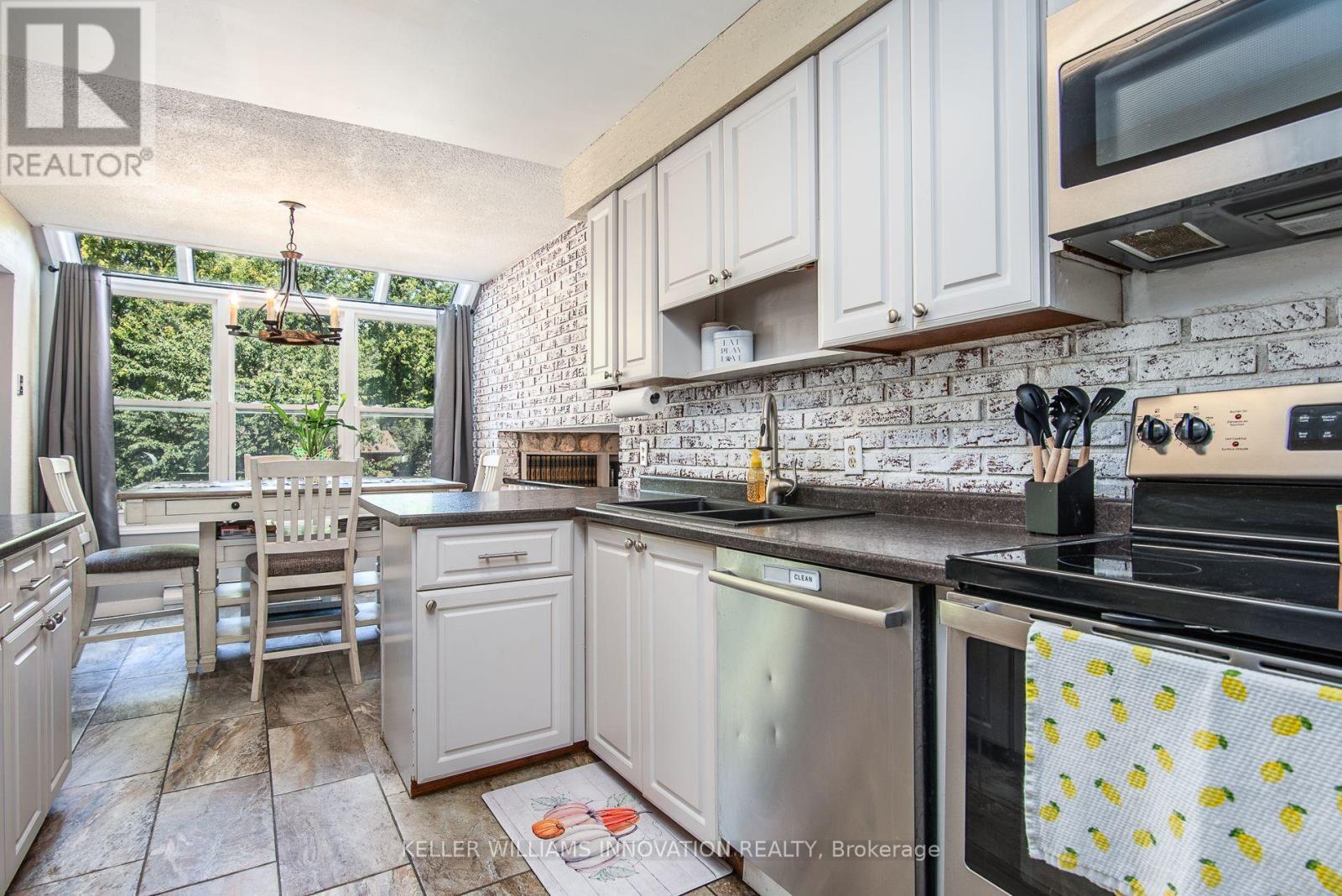 Photo 23 of 8 Pickwick Place, Guelph ON