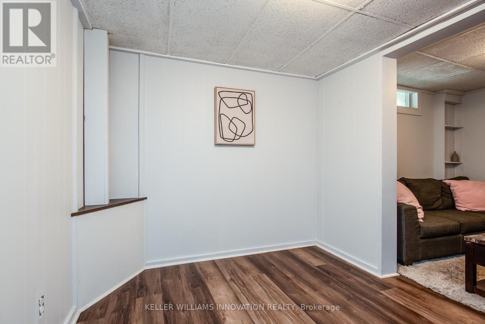 Photo 37 of 8 Pickwick Place, Guelph ON