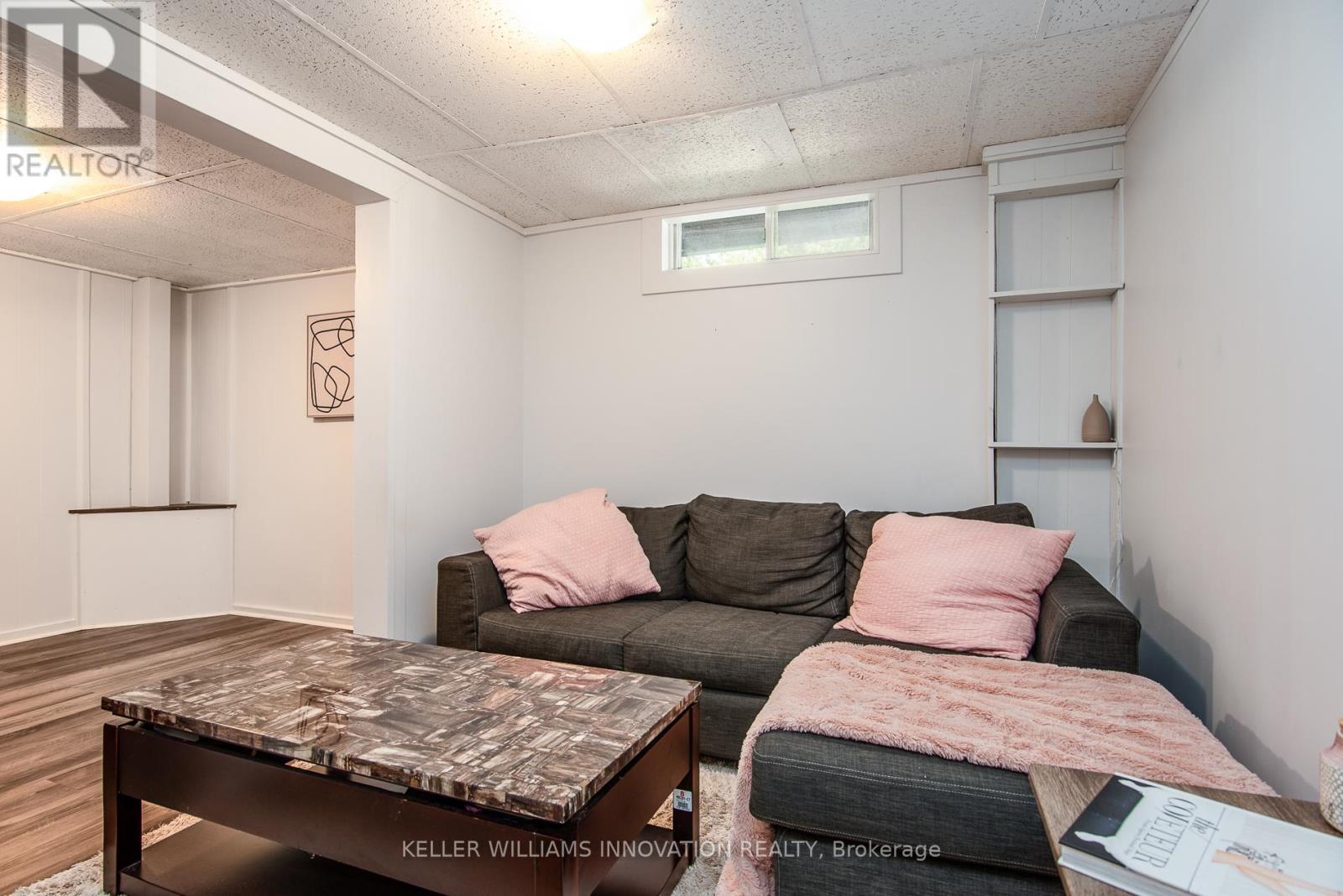 Photo 38 of 8 Pickwick Place, Guelph ON