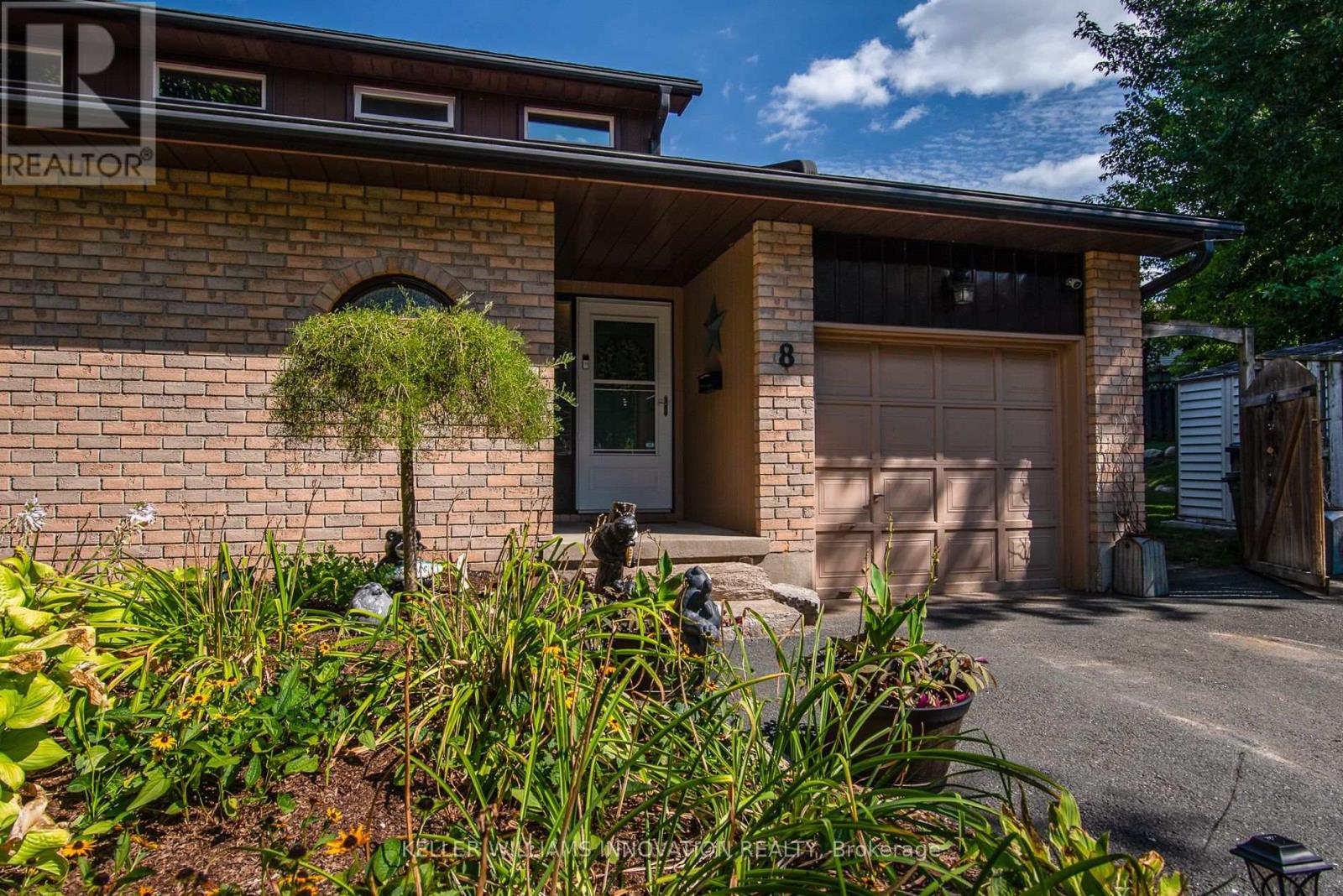 Photo 4 of 8 Pickwick Place, Guelph ON