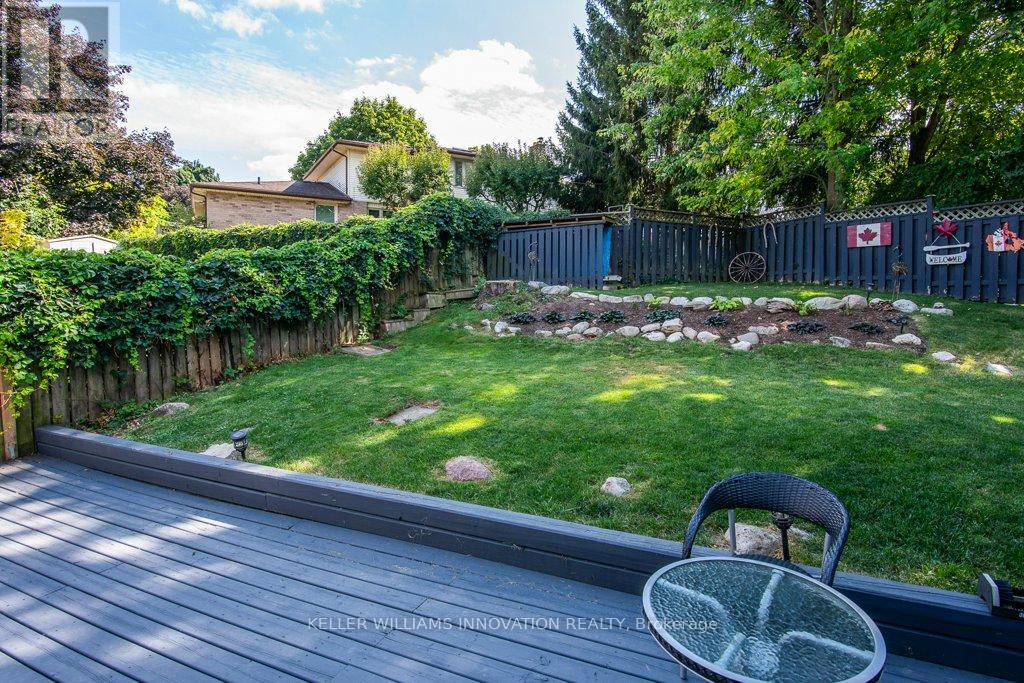 Photo 9 of 8 Pickwick Place, Guelph ON
