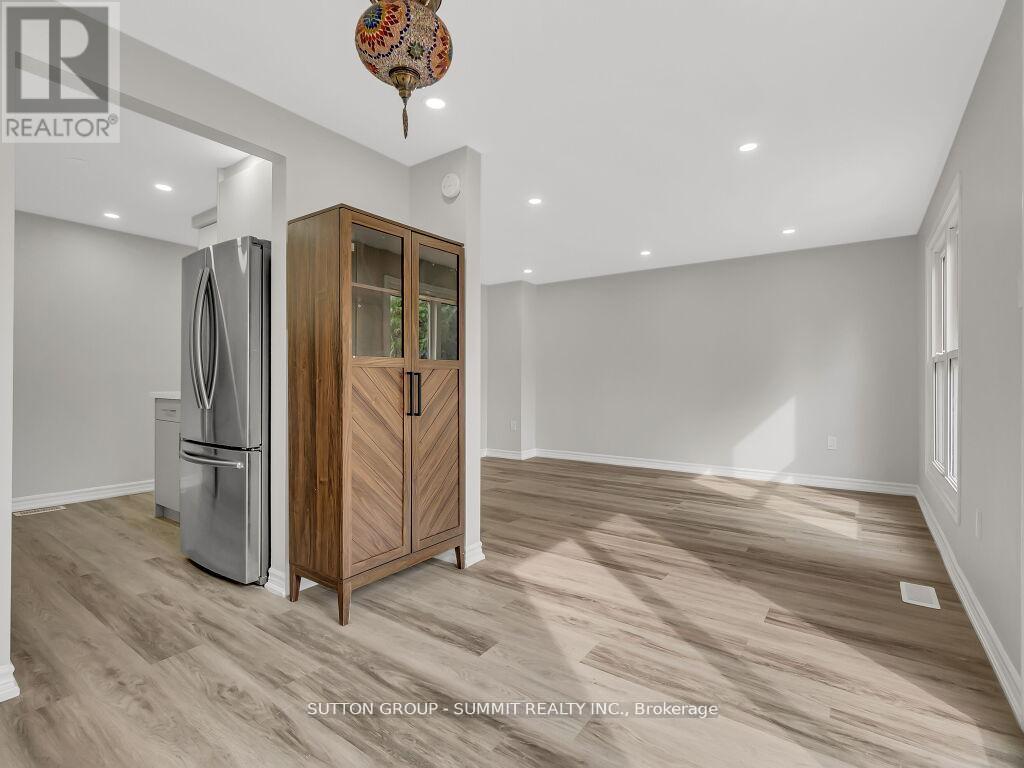 Photo 27 of 2 Grandridge Crescent, Guelph ON