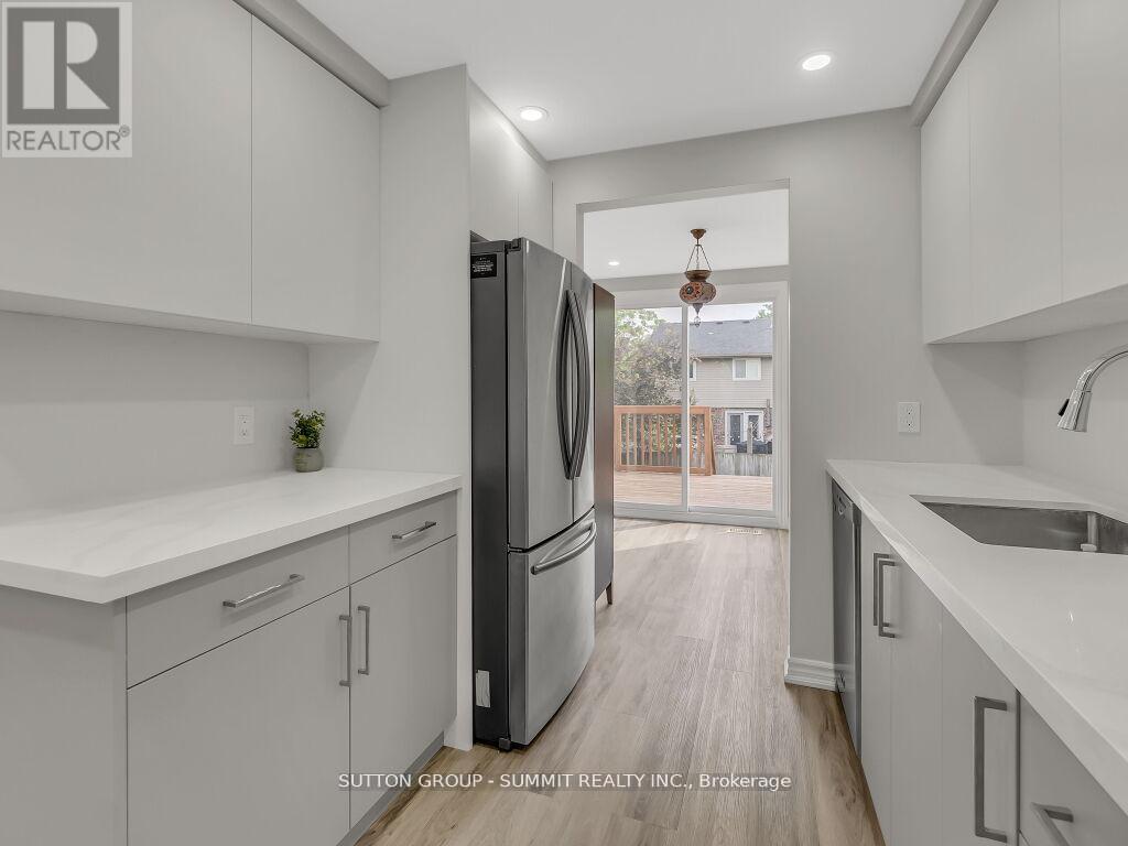Photo 6 of 2 Grandridge Crescent, Guelph ON