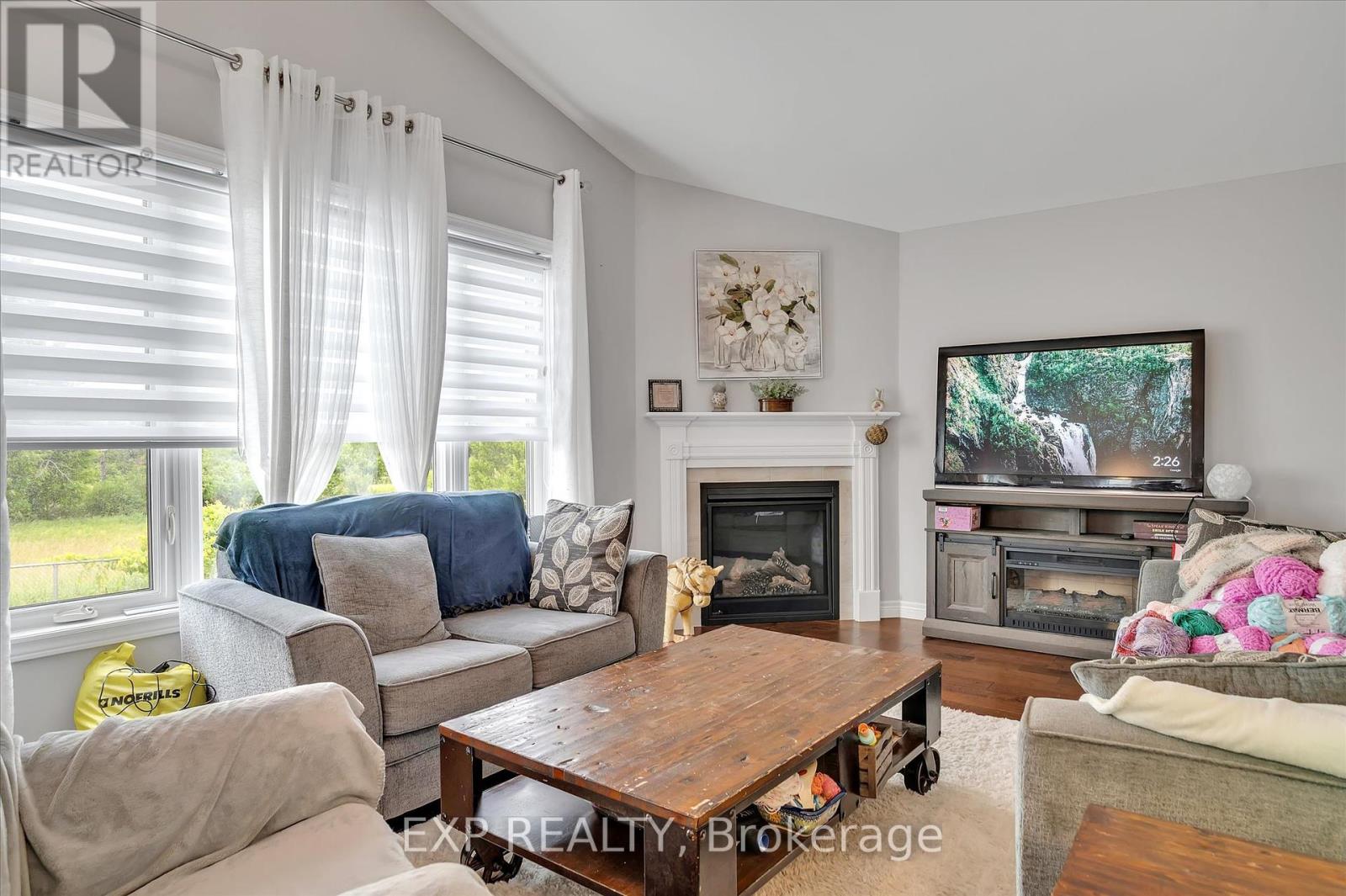 Photo 15 of 29 Darrell Drain Crescent, Asphodelnorwood ON