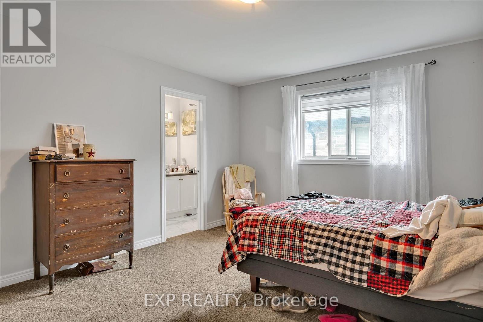 Photo 17 of 29 Darrell Drain Crescent, Asphodelnorwood ON