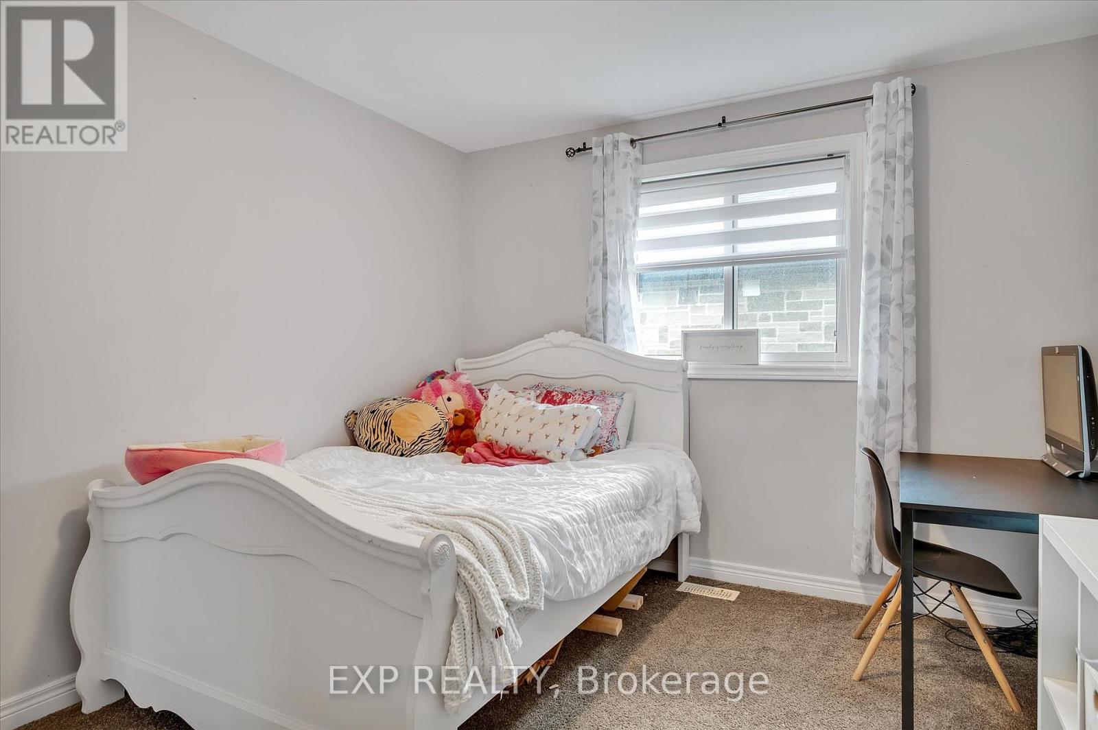 Photo 21 of 29 Darrell Drain Crescent, Asphodelnorwood ON