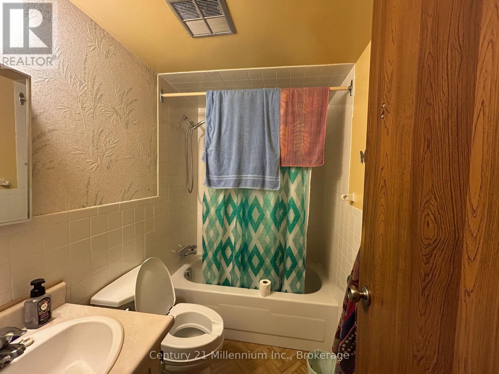 Photo 8 of 202 460 Ontario Street, Collingwood ON