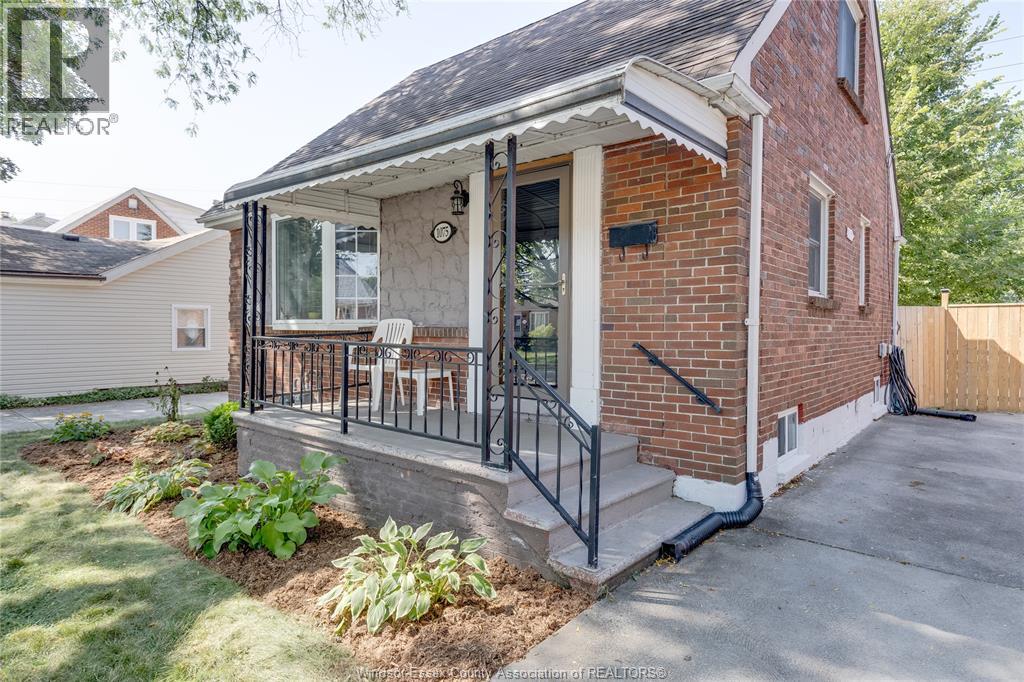 Photo 3 of 1075 Prado Place, Windsor ON