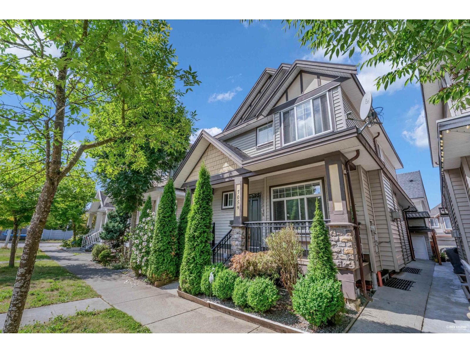 Photo 33 of 7059 144 B Street, Surrey BC