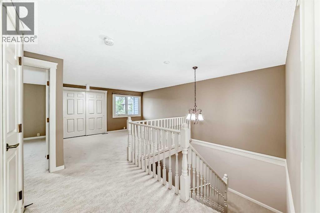 Photo 27 of 22 Wood Crescent Sw, Calgary AB