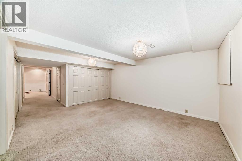Photo 43 of 22 Wood Crescent Sw, Calgary AB