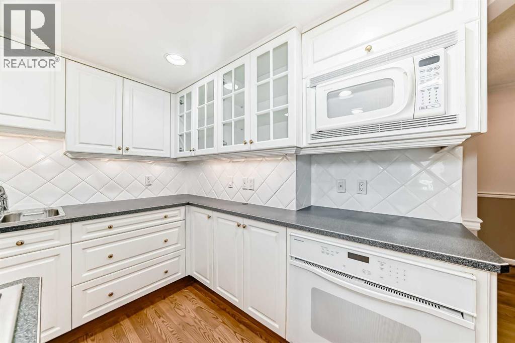 Photo 10 of 22 Wood Crescent Sw, Calgary AB