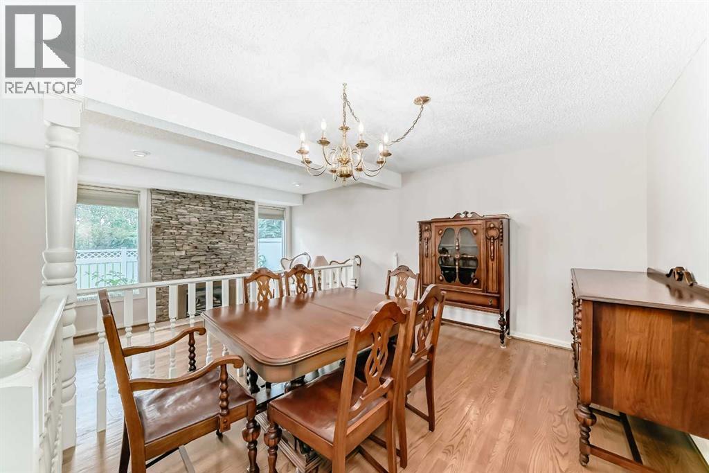 Photo 17 of 22 Wood Crescent Sw, Calgary AB