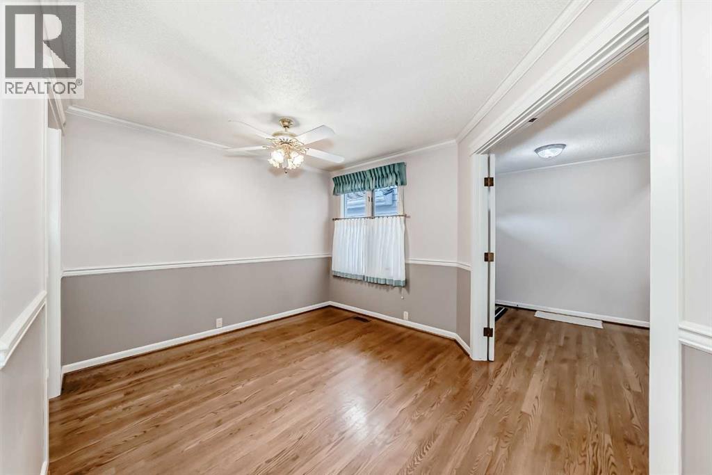 Photo 6 of 22 Wood Crescent Sw, Calgary AB