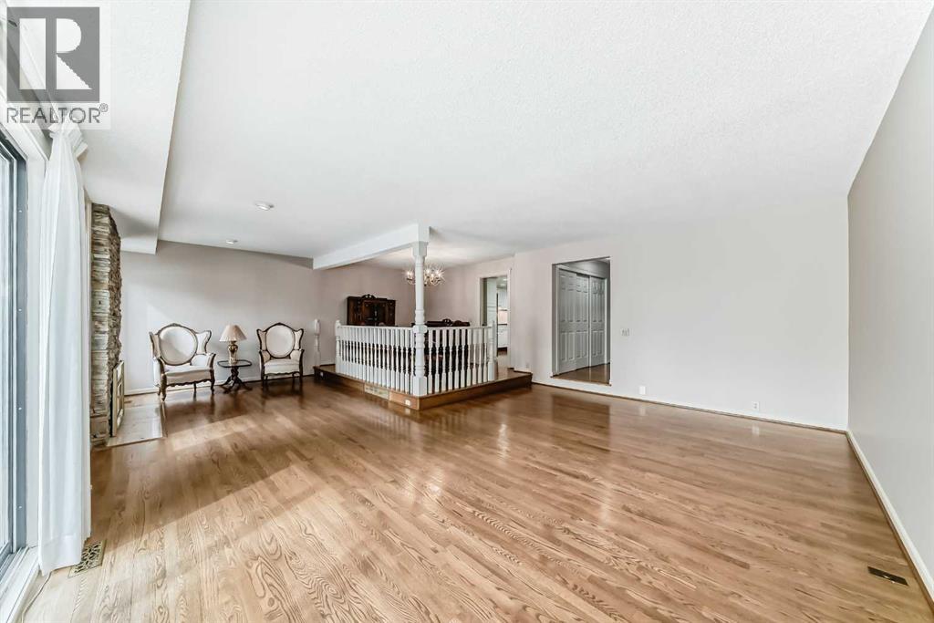 Photo 21 of 22 Wood Crescent Sw, Calgary AB