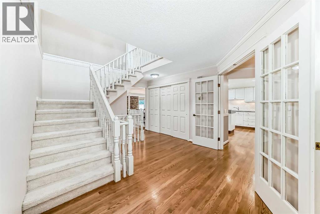 Photo 26 of 22 Wood Crescent Sw, Calgary AB