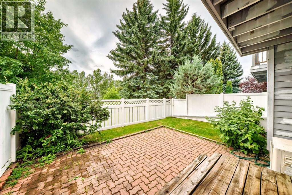 Photo 23 of 22 Wood Crescent Sw, Calgary AB