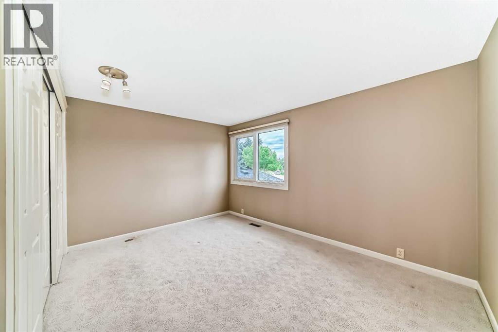 Photo 40 of 22 Wood Crescent Sw, Calgary AB