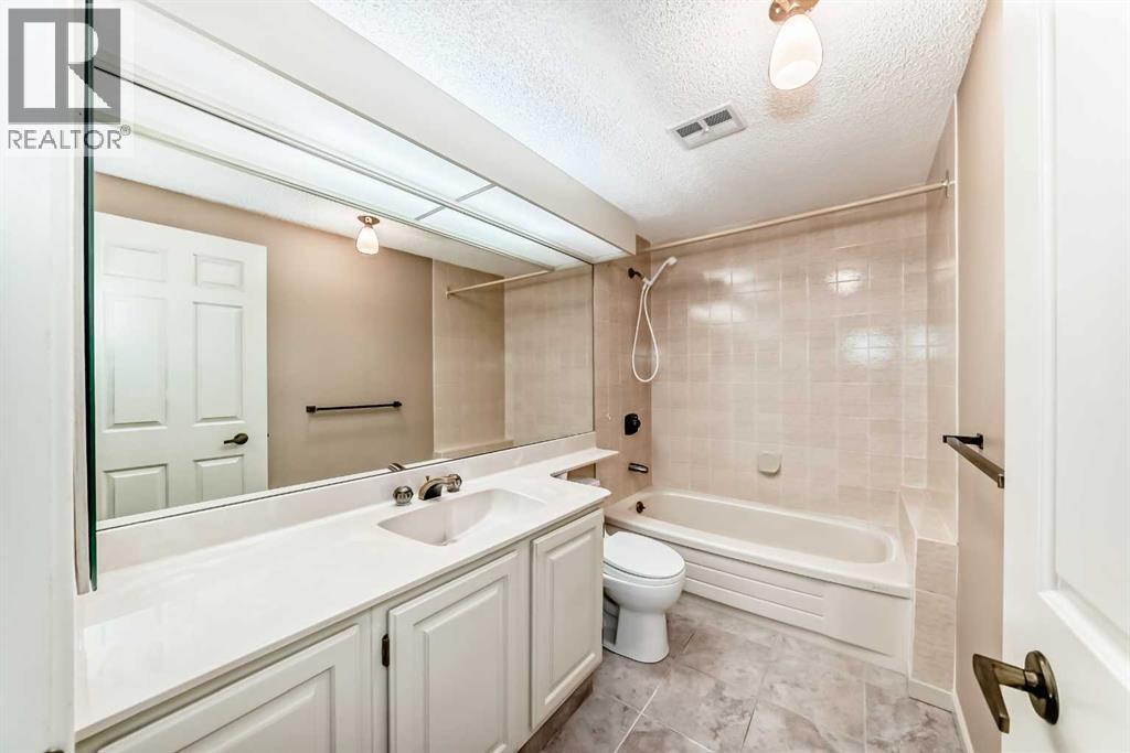 Photo 42 of 22 Wood Crescent Sw, Calgary AB