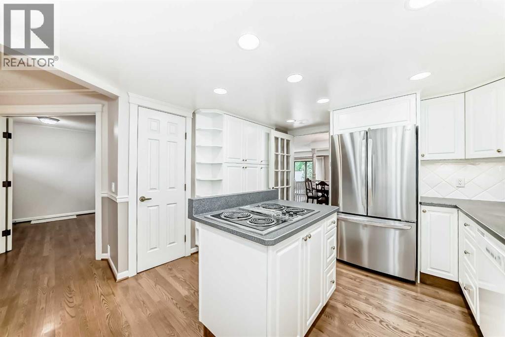 Photo 12 of 22 Wood Crescent Sw, Calgary AB