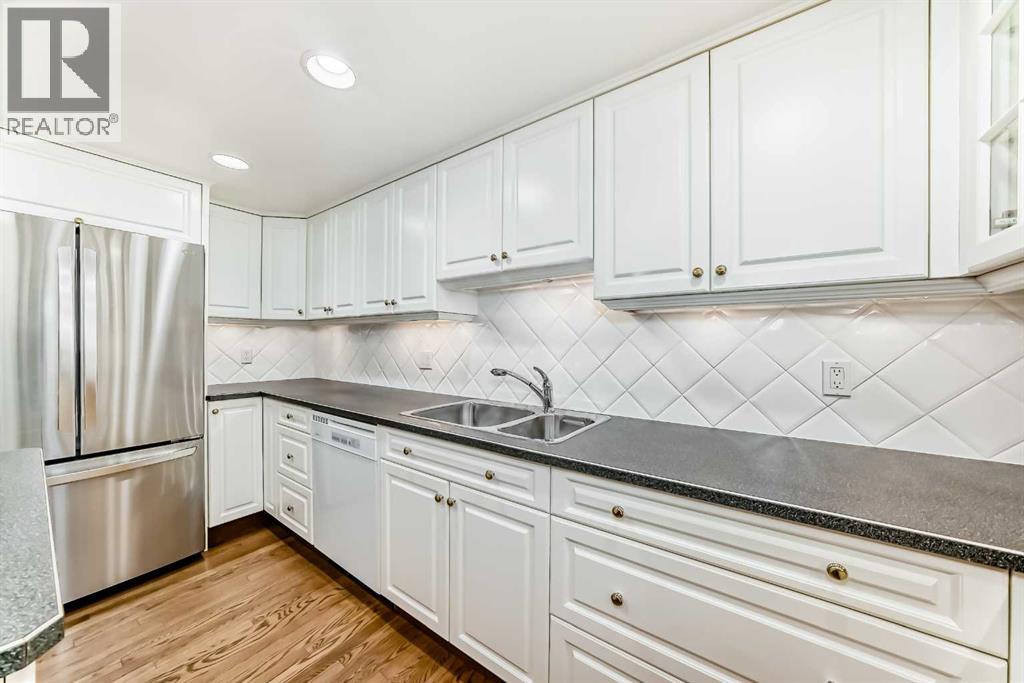 Photo 13 of 22 Wood Crescent Sw, Calgary AB