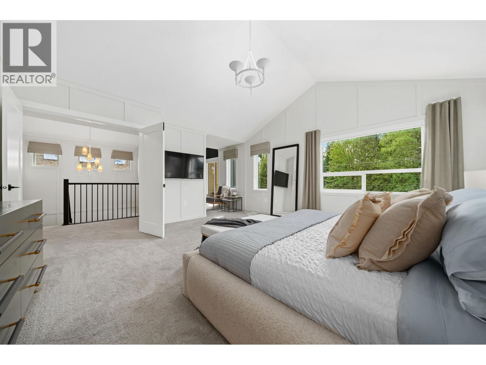 Photo 5 of 11052 Lockwood Street, Maple Ridge BC
