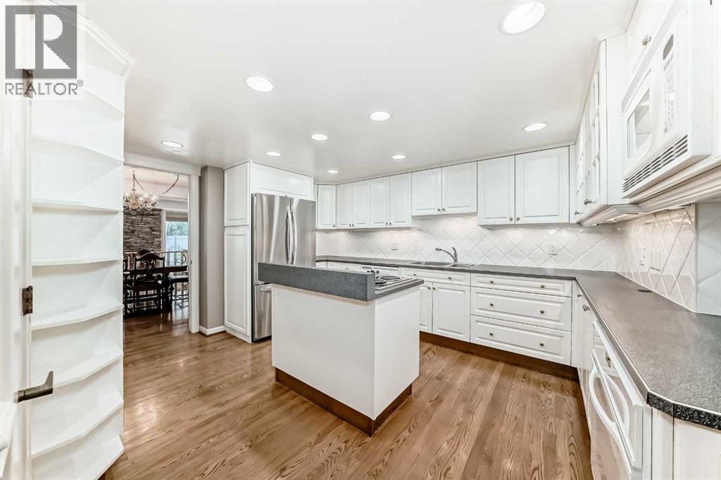 Photo 9 of 22 Wood Crescent Sw, Calgary AB