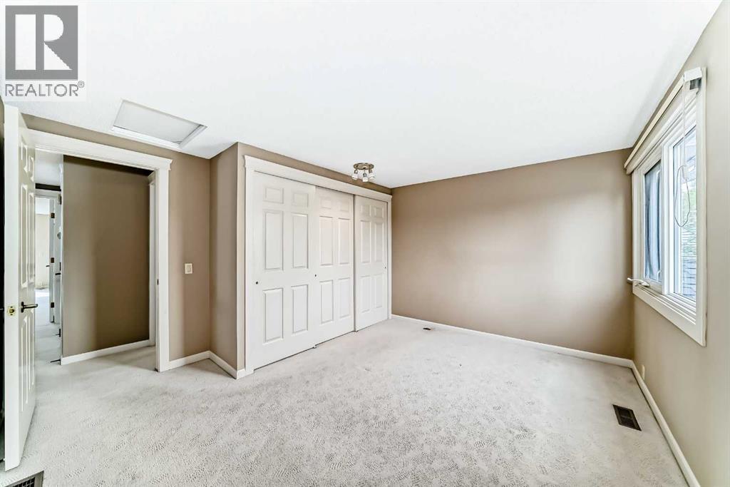 Photo 41 of 22 Wood Crescent Sw, Calgary AB