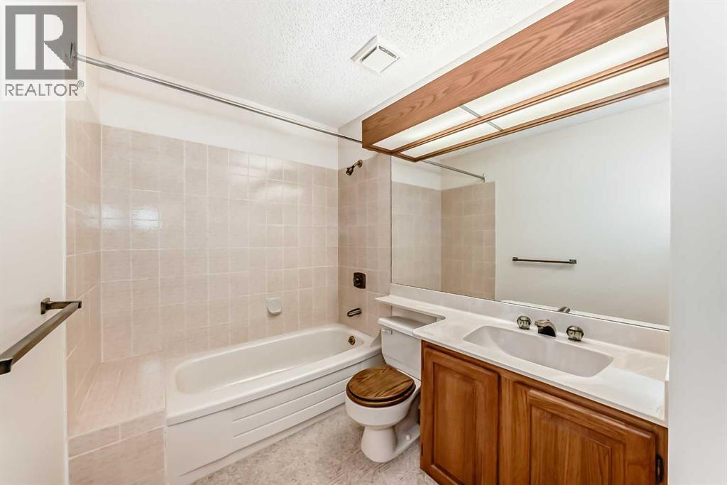 Photo 45 of 22 Wood Crescent Sw, Calgary AB