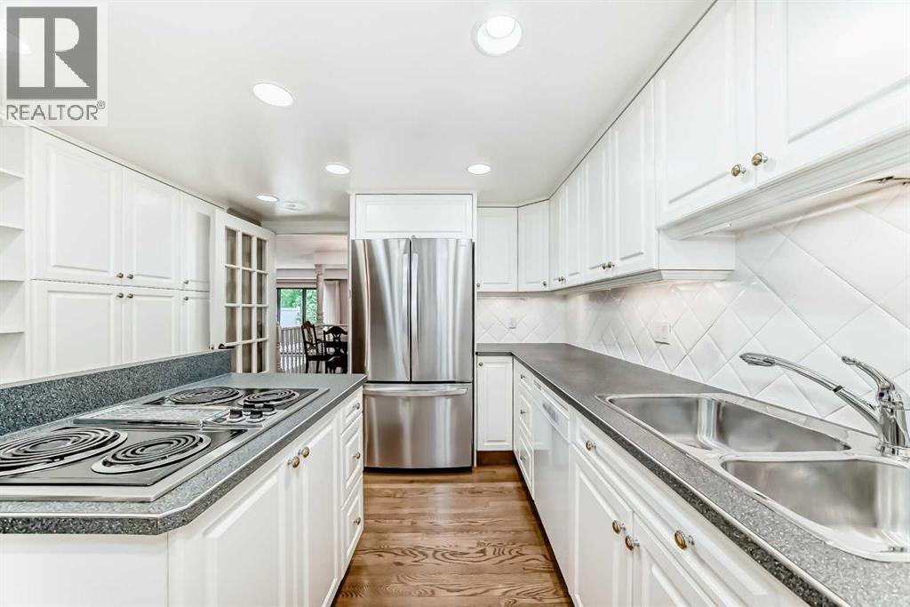 Photo 14 of 22 Wood Crescent Sw, Calgary AB