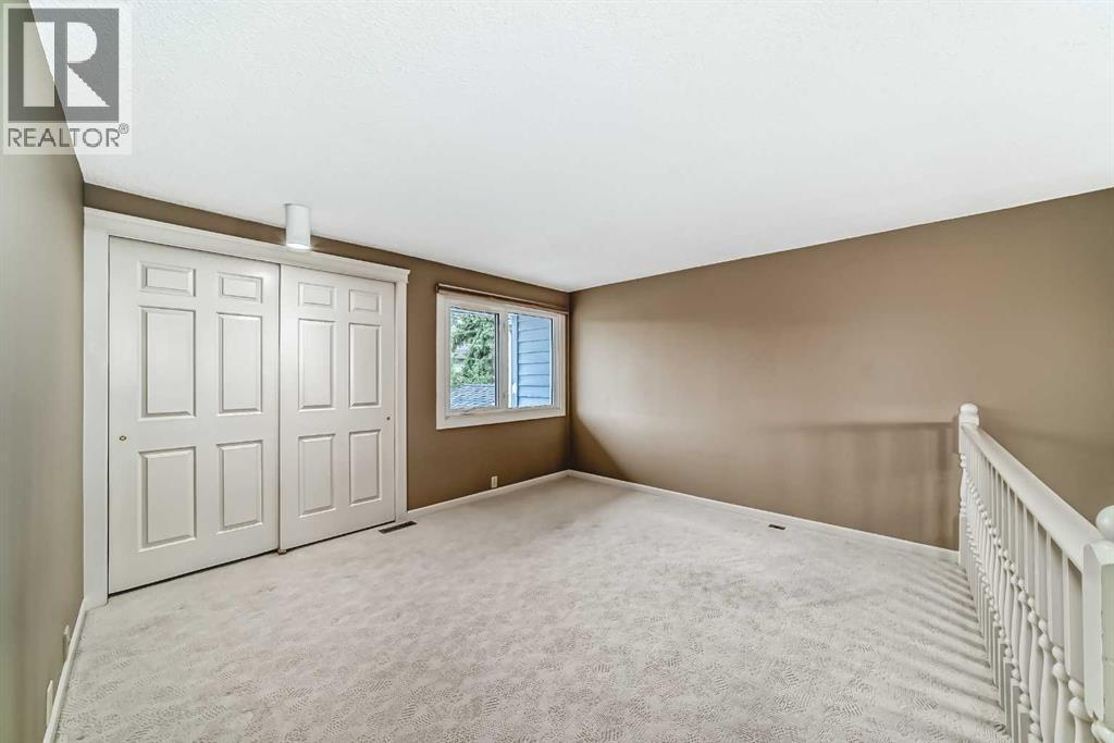 Photo 28 of 22 Wood Crescent Sw, Calgary AB