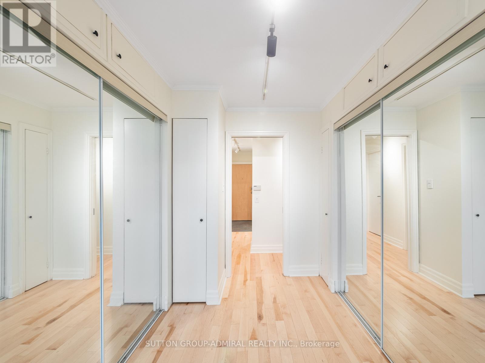 Photo 14 of 106 212 St George Street, Toronto ON