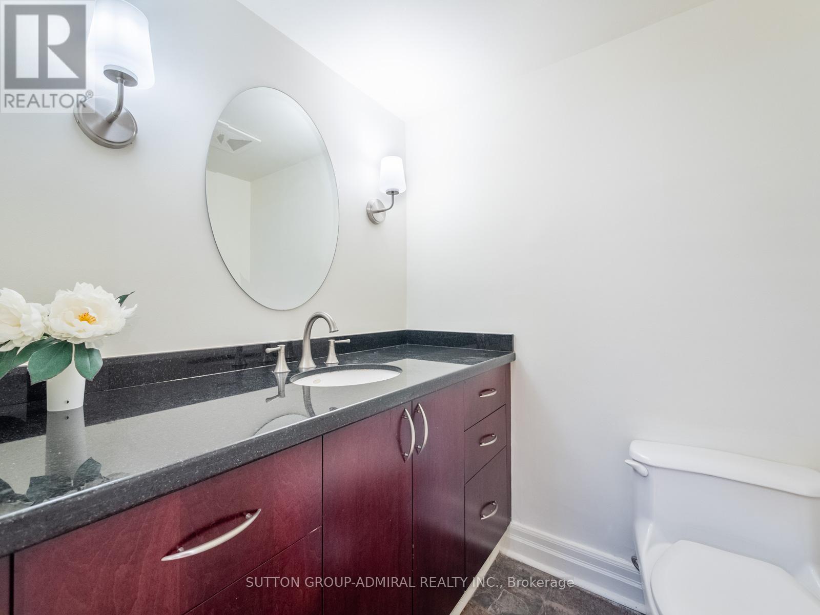 Photo 18 of 106 212 St George Street, Toronto ON