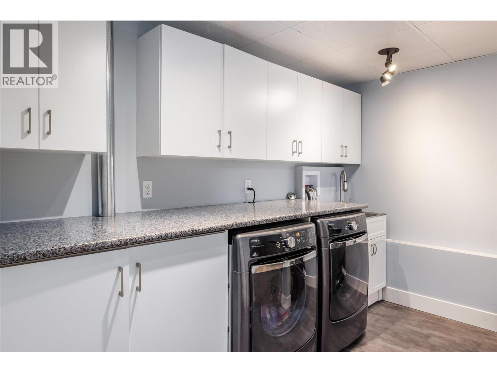 Photo 3 of 447 Stetson Street, Kelowna BC