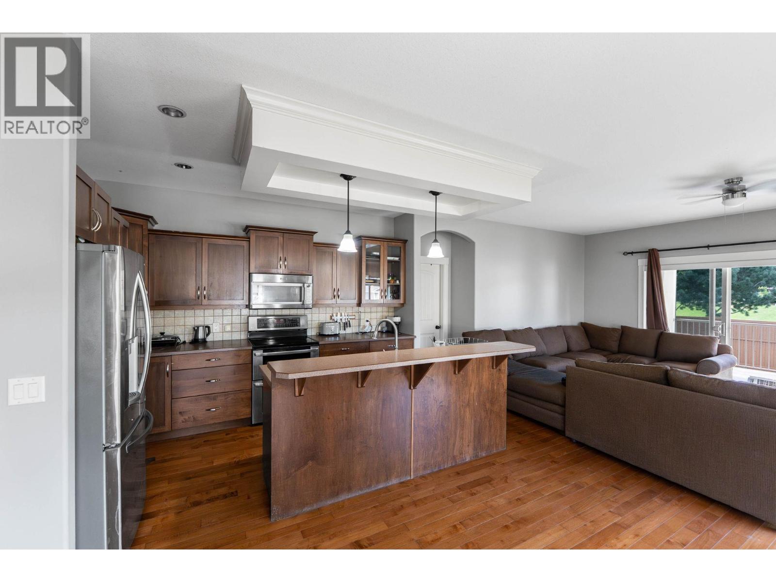 Photo 4 of 447 Stetson Street, Kelowna BC
