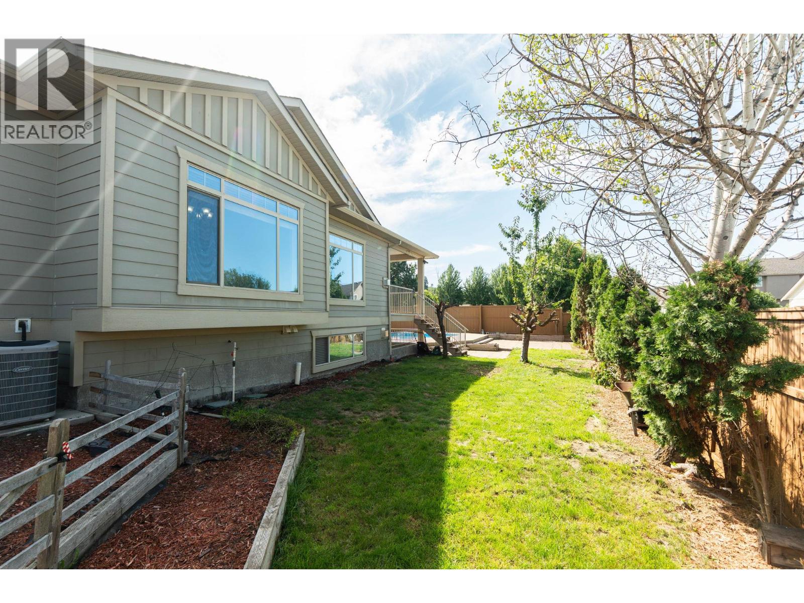 Photo 8 of 447 Stetson Street, Kelowna BC