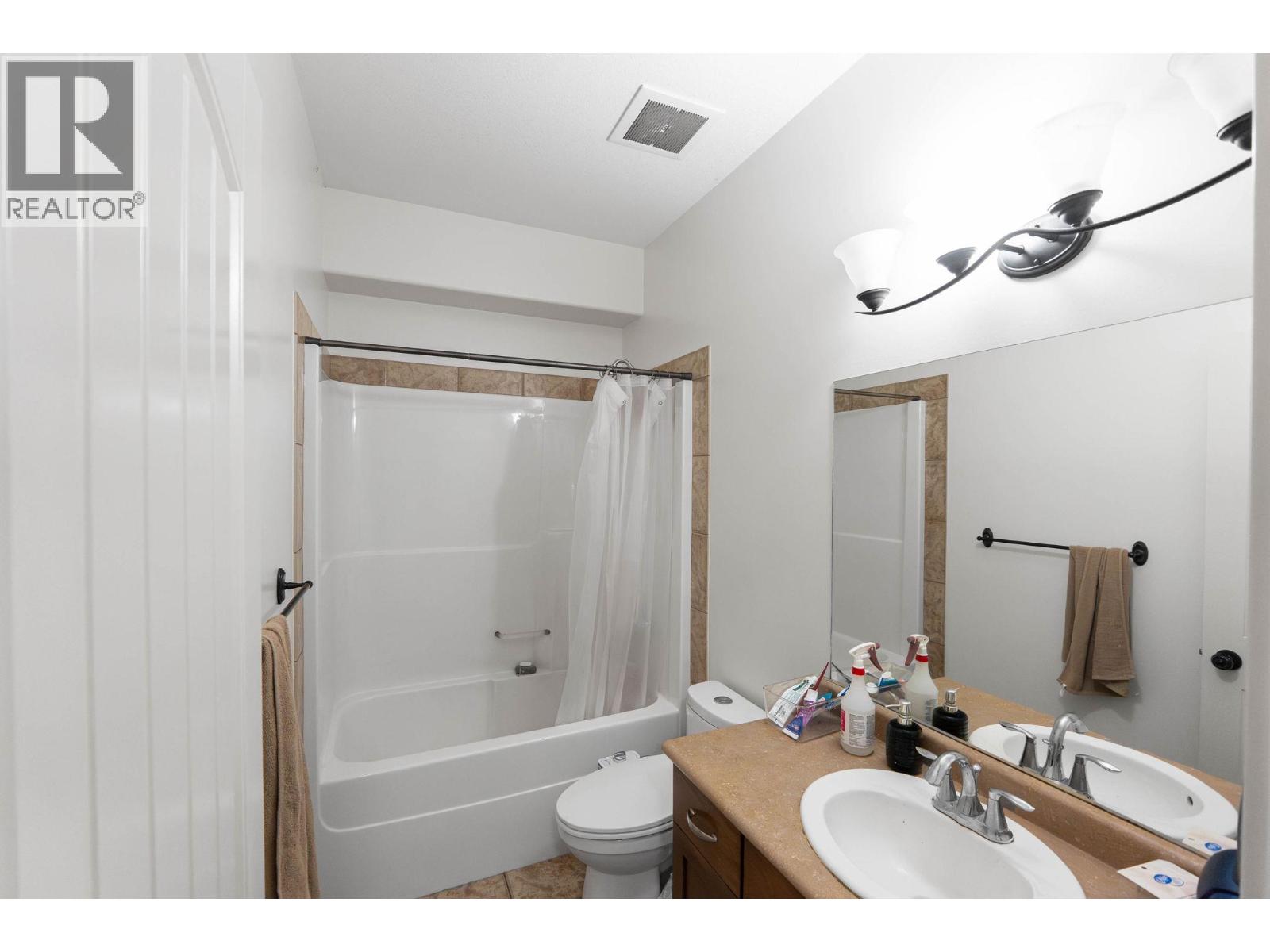Photo 12 of 447 Stetson Street, Kelowna BC