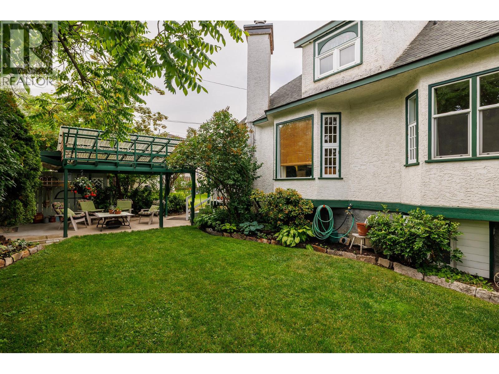 Photo 4 of 1419 Cherry Crescent W, Kelowna BC
