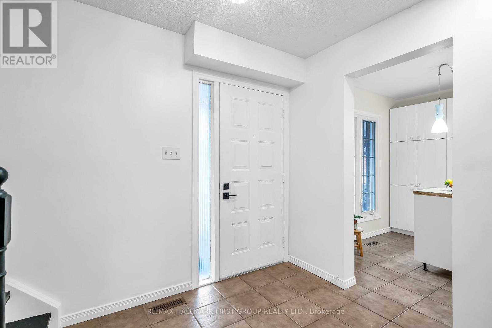 Photo 5 of 1138 Tanzer Court, Pickering ON