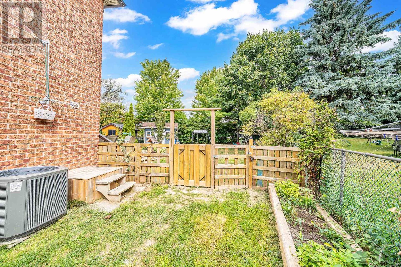 Photo 38 of 1138 Tanzer Court, Pickering ON