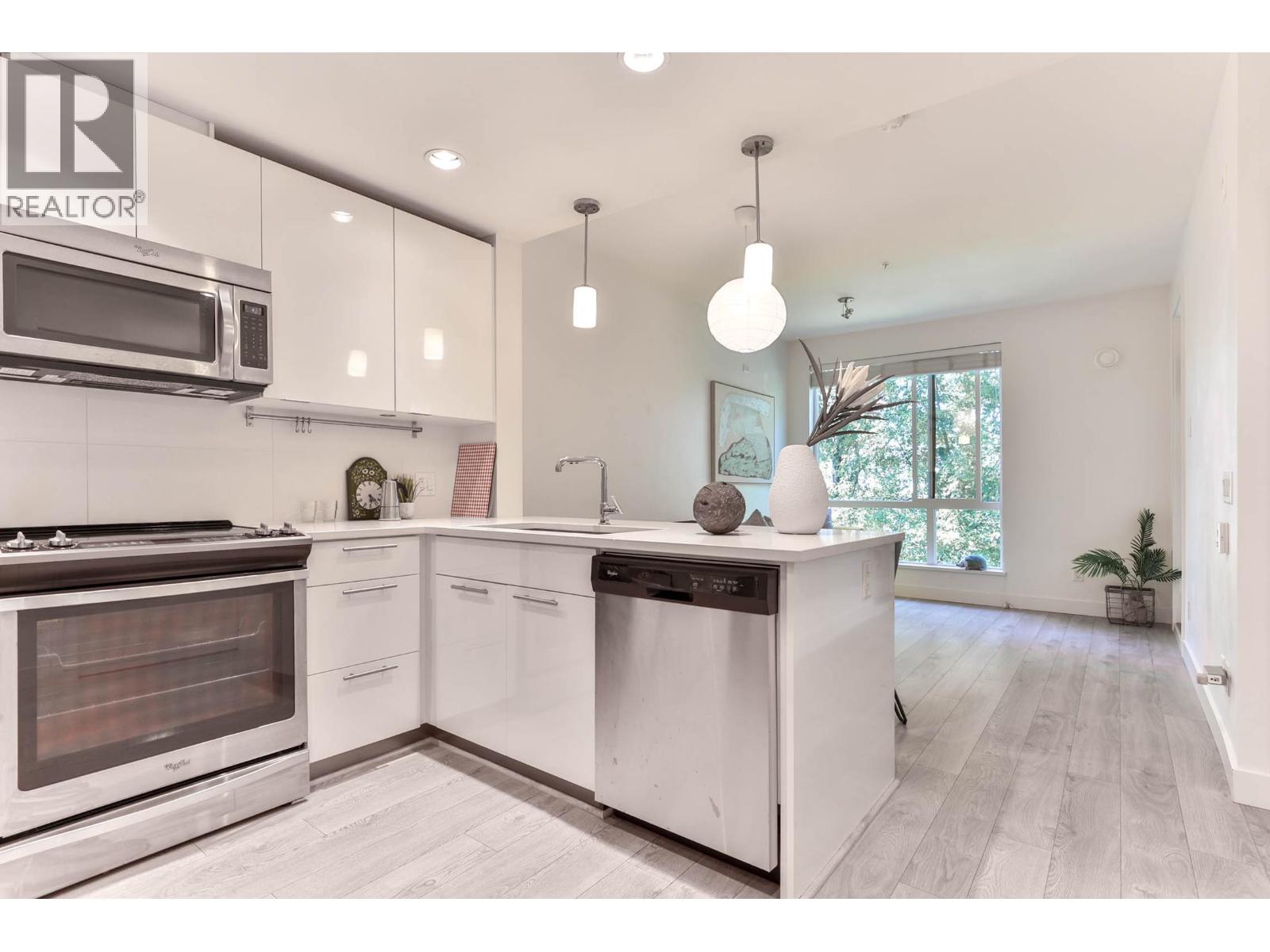 Photo 1 of 527 723 W 3rd Street, North Vancouver BC