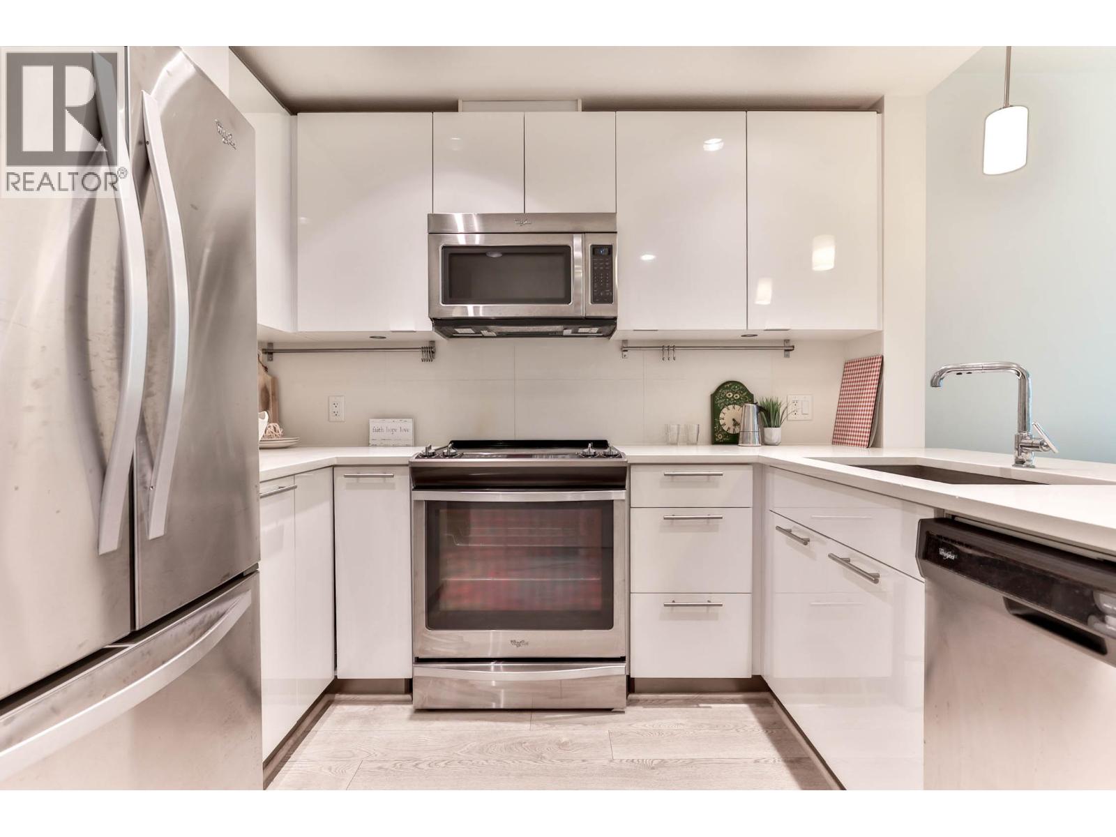 Photo 2 of 527 723 W 3rd Street, North Vancouver BC