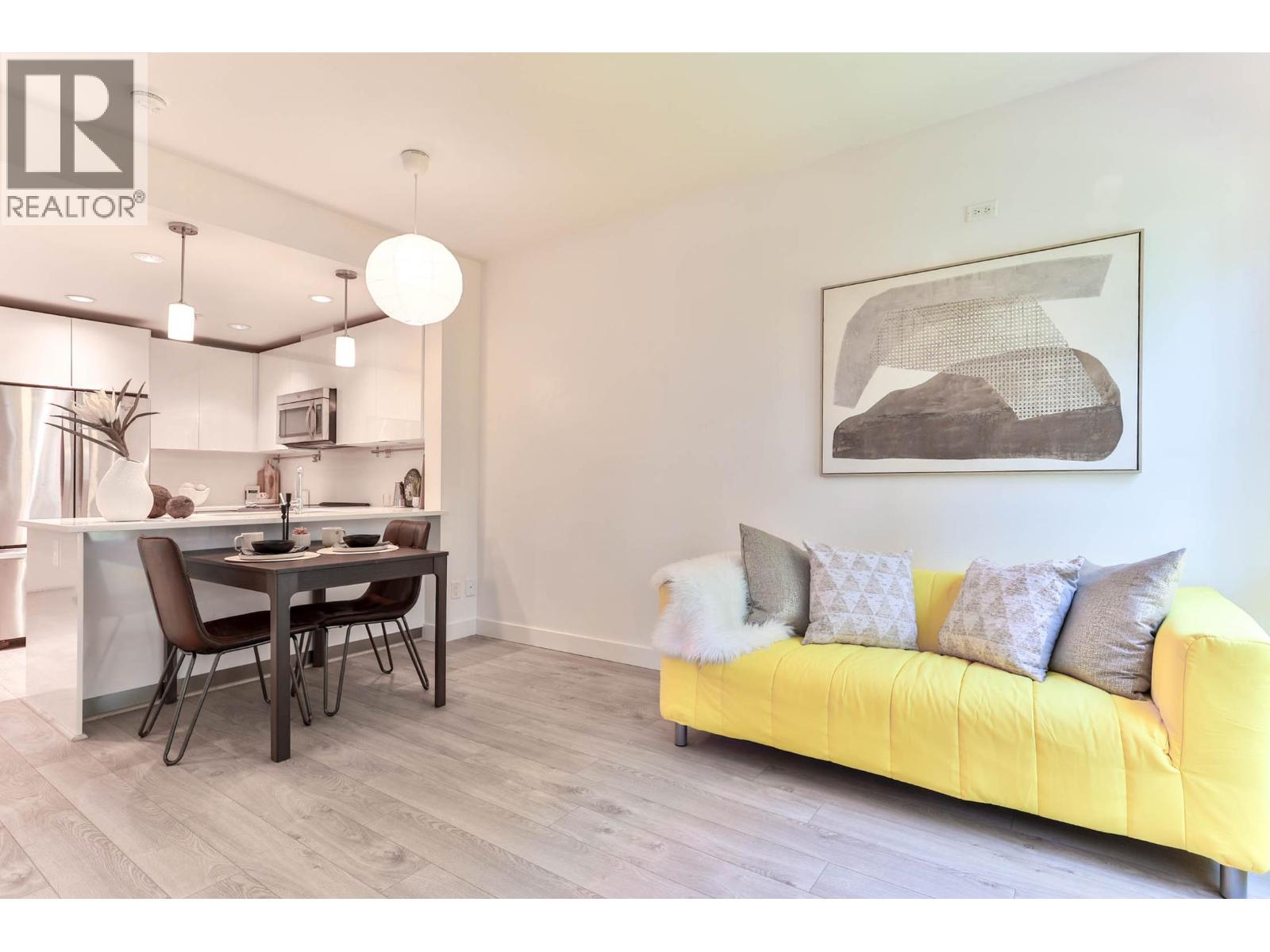 Photo 3 of 527 723 W 3rd Street, North Vancouver BC